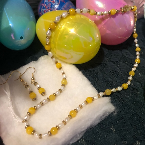 Yellow Jade, Fresh Water Pearls & Gold Necklace & Earrings Set - Picture 1 of 7